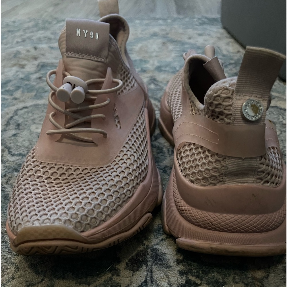 Steve Madden ny90 woman’s Milo Blush shoe